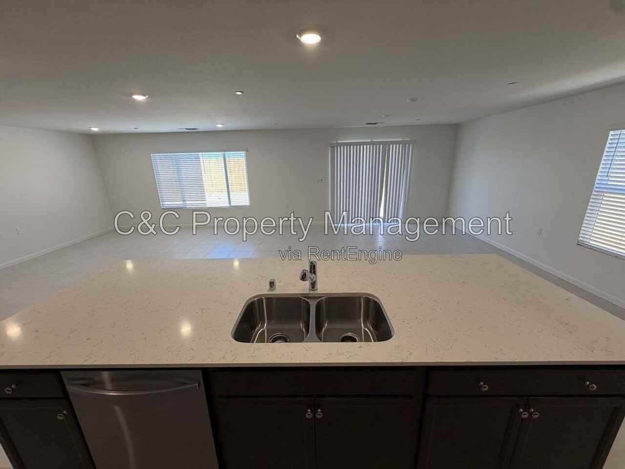 2208 S Helm Ave - Photo 5 of 22