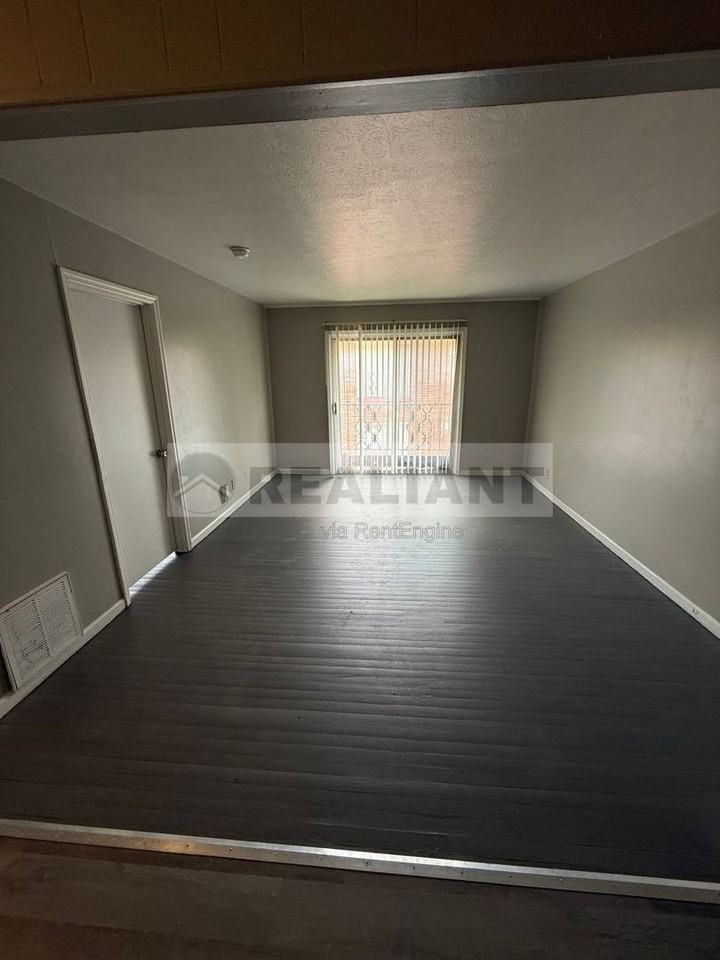 1708 Jennifer Rd #C4 - Photo 2 of 14