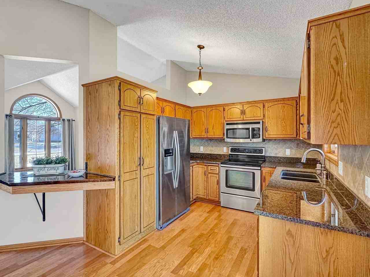 9125 Prestwick Ct N - Photo 5 of 23