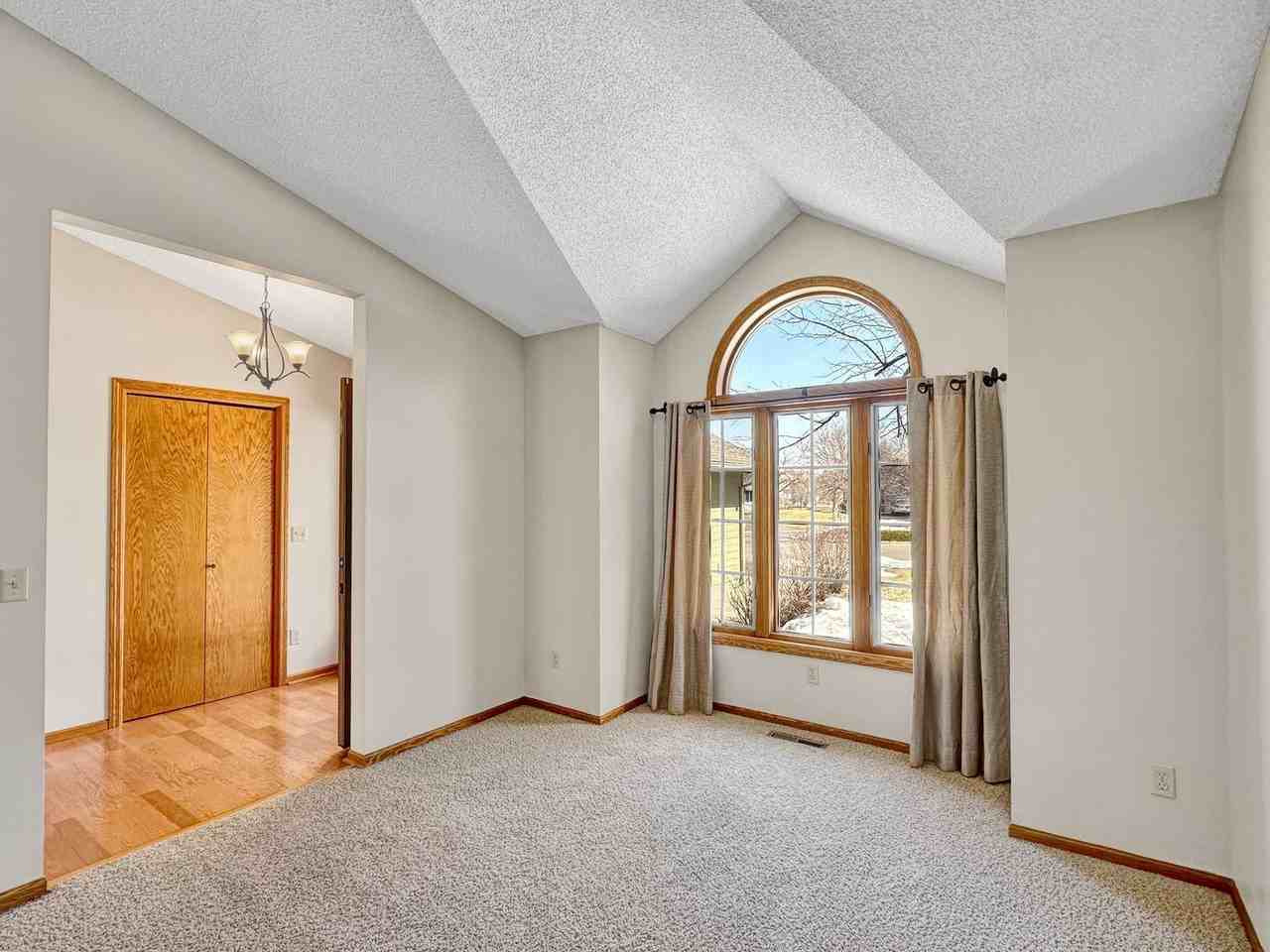 9125 Prestwick Ct N - Photo 7 of 23