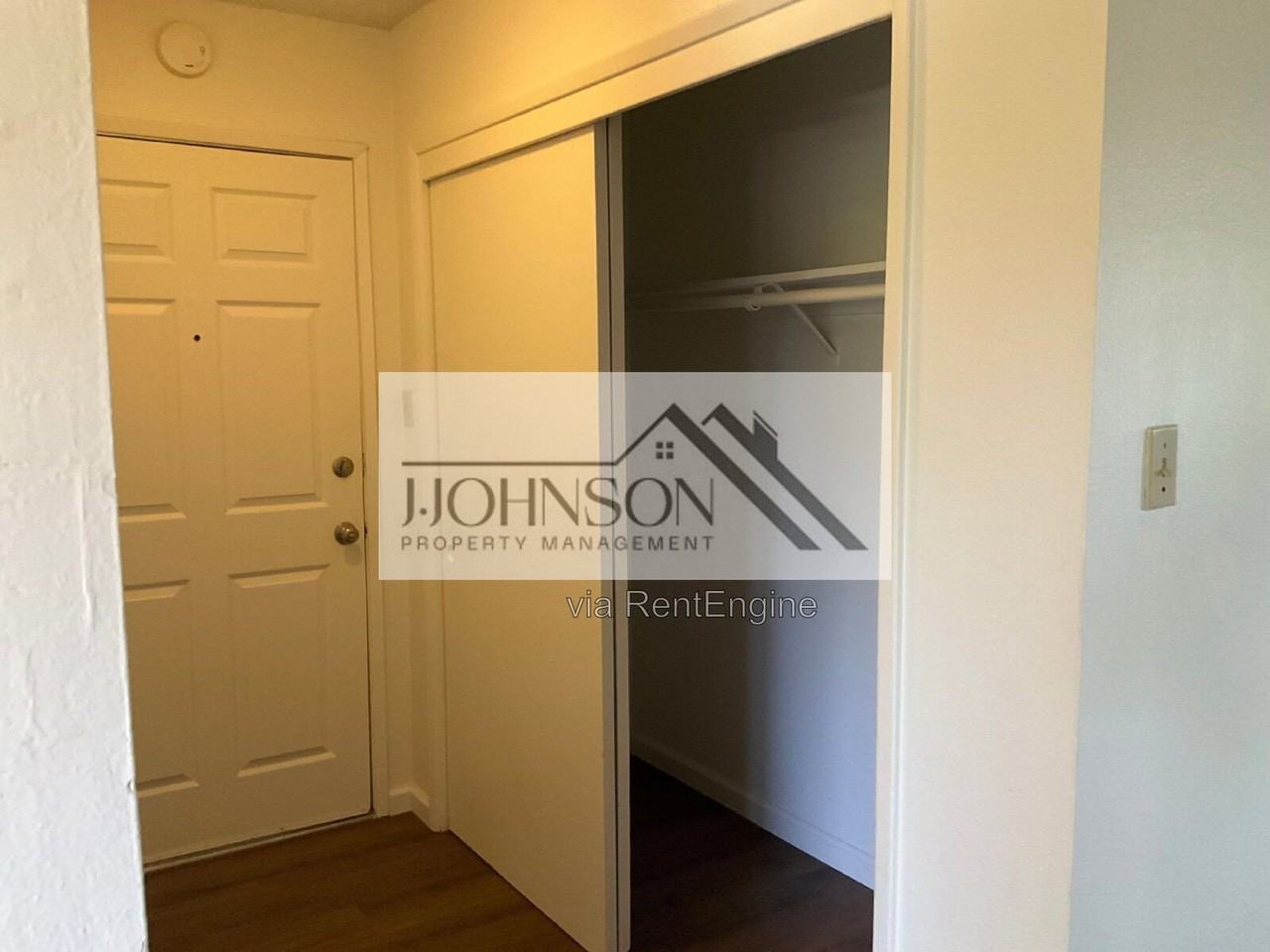 1338 W 12th St #E - Photo 4 of 6
