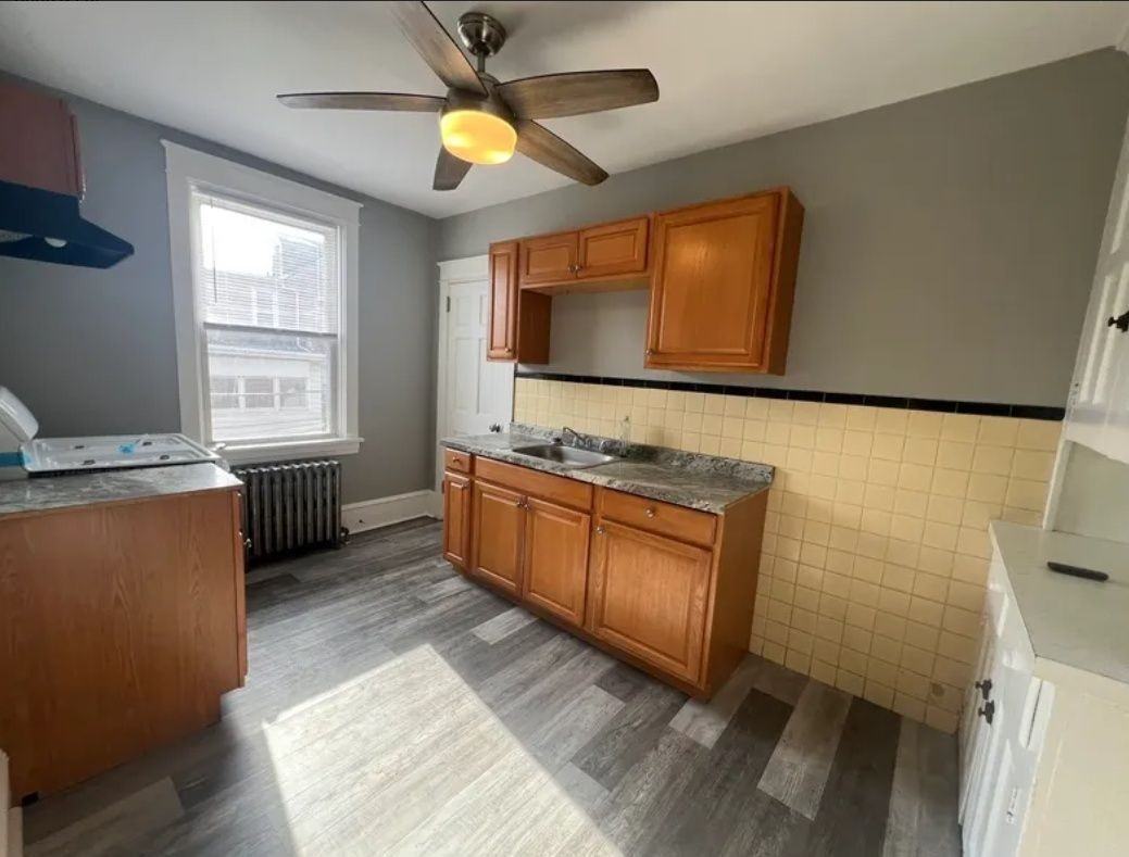 129 Laurel St #3 - Photo 2 of 12