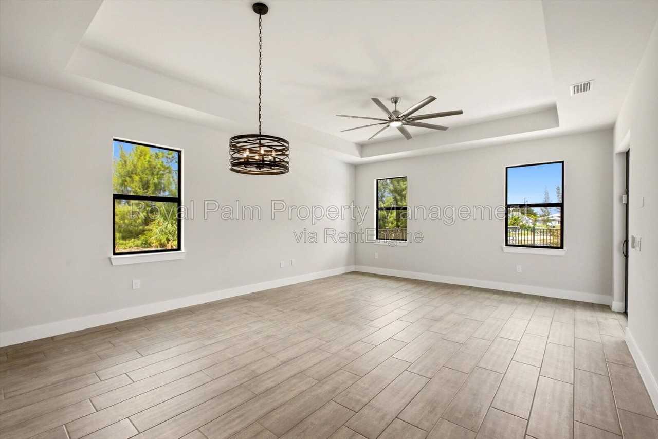 3518 Ne 21st Pl - Photo 4 of 33