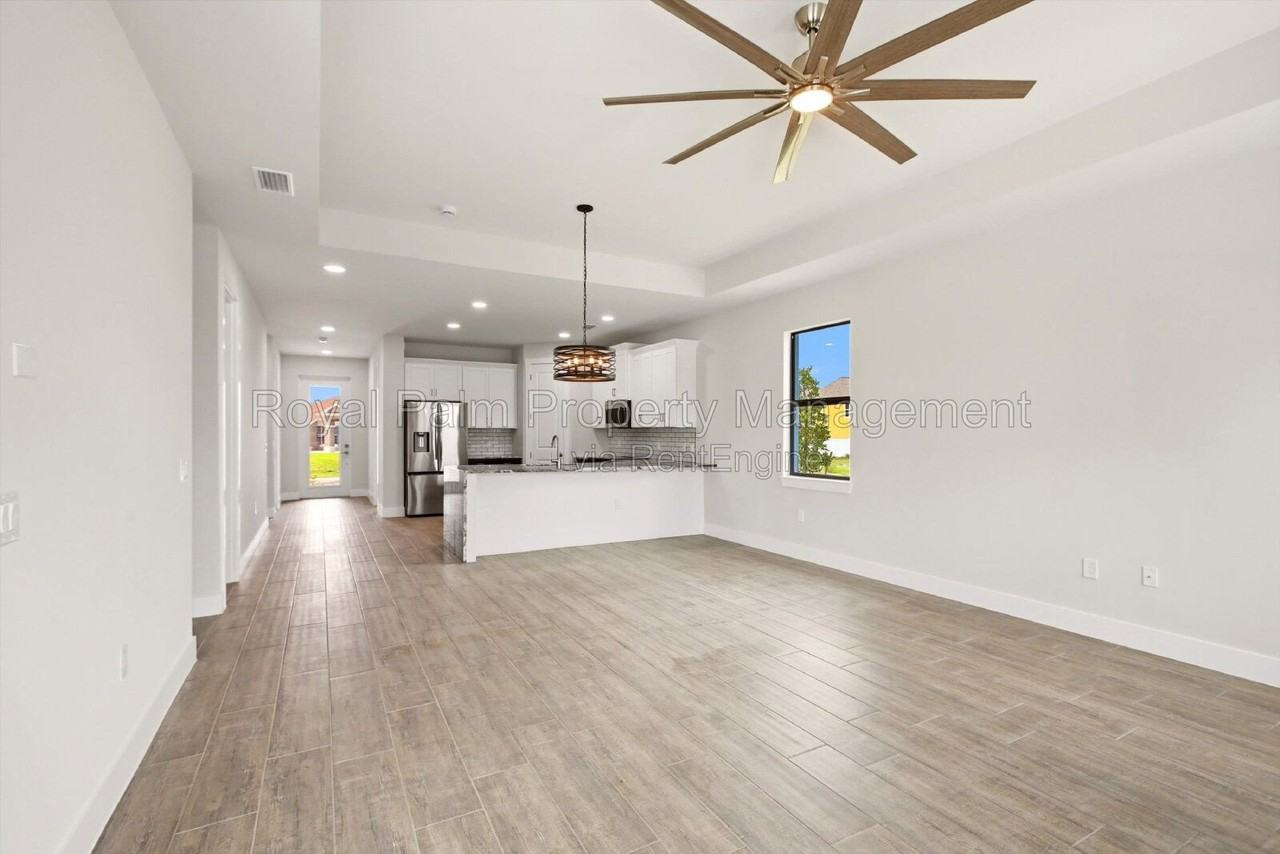 3518 Ne 21st Pl - Photo 7 of 33