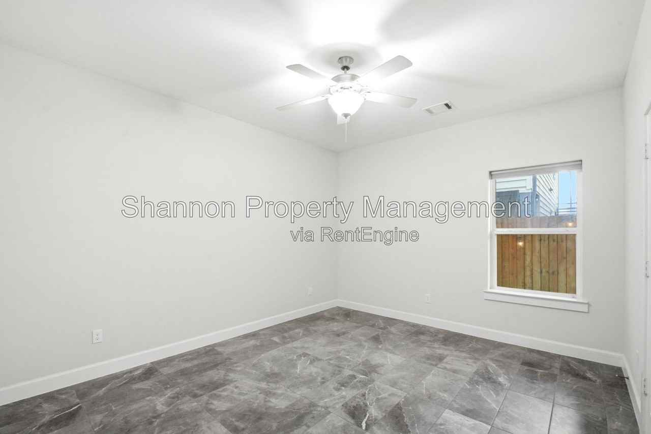 849 Fisher St #D - Photo 4 of 39