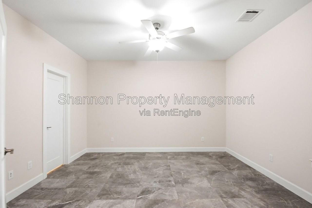 849 Fisher St #D - Photo 6 of 39