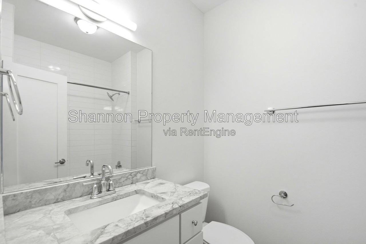 849 Fisher St #D - Photo 7 of 39