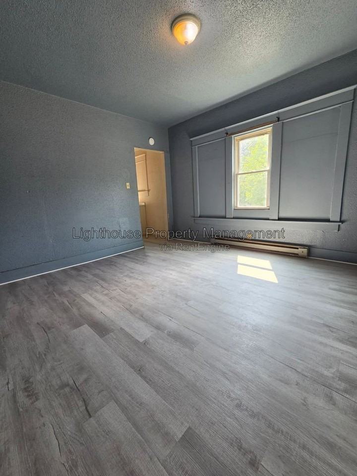 112 E Britain Ave - Photo 2 of 9