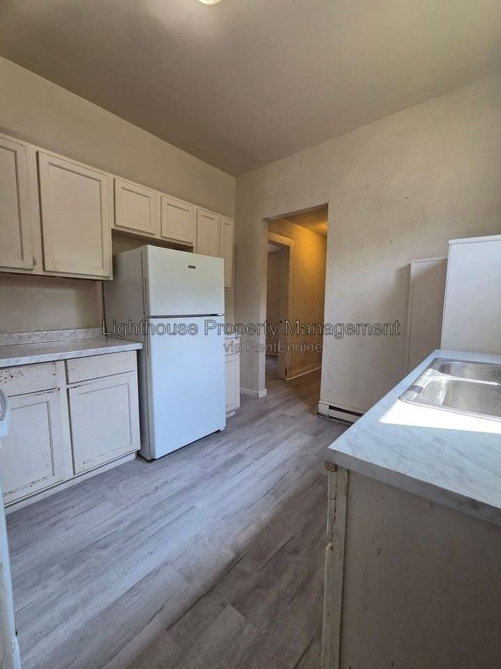112 E Britain Ave - Photo 4 of 9