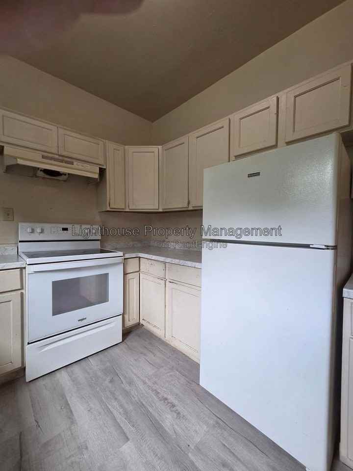 112 E Britain Ave - Photo 5 of 9