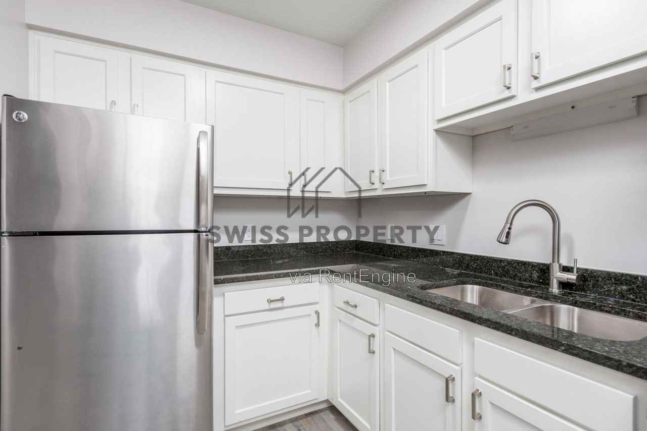 4577 Olentangy River Rd #201 - Photo 4 of 34