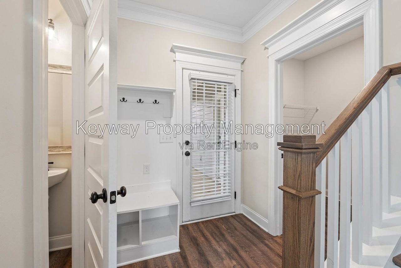904 Sandpiper Xing - Photo 4 of 28