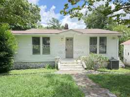 featured image of 404 N Seminole Dr