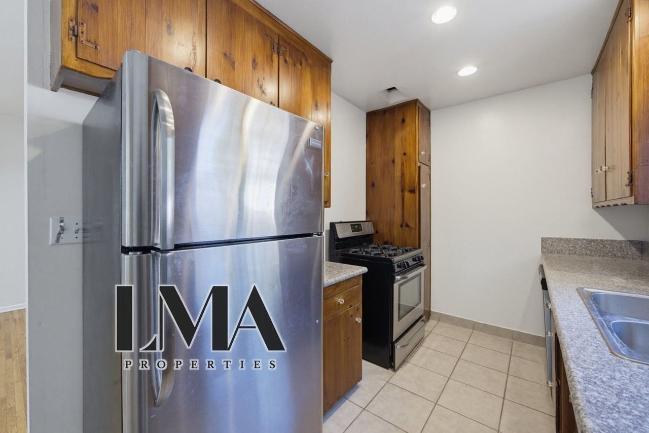 1453 Butler Ave #3 - Photo 5 of 19