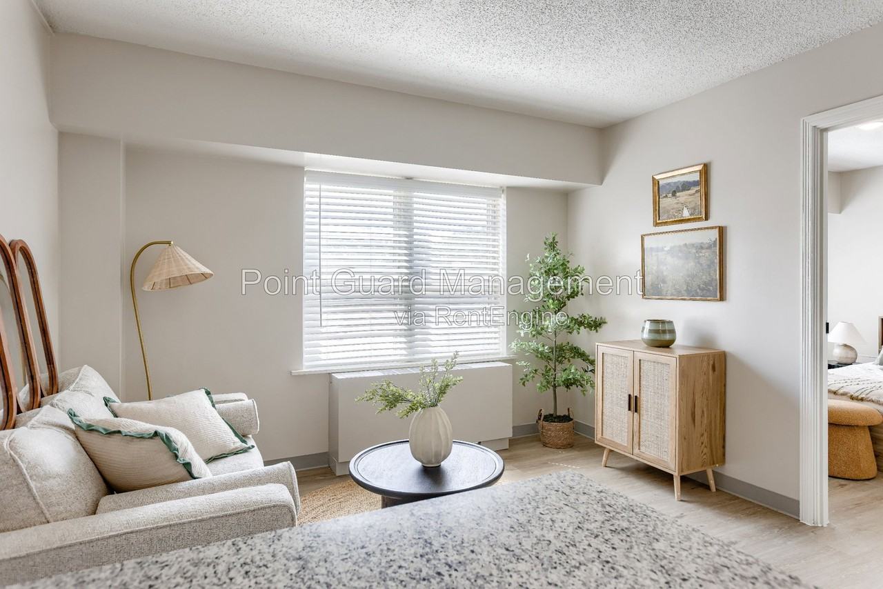 7300 Graceland Dr #306
