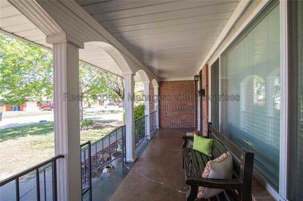 2248 Nw 52nd St - Photo 4 of 20
