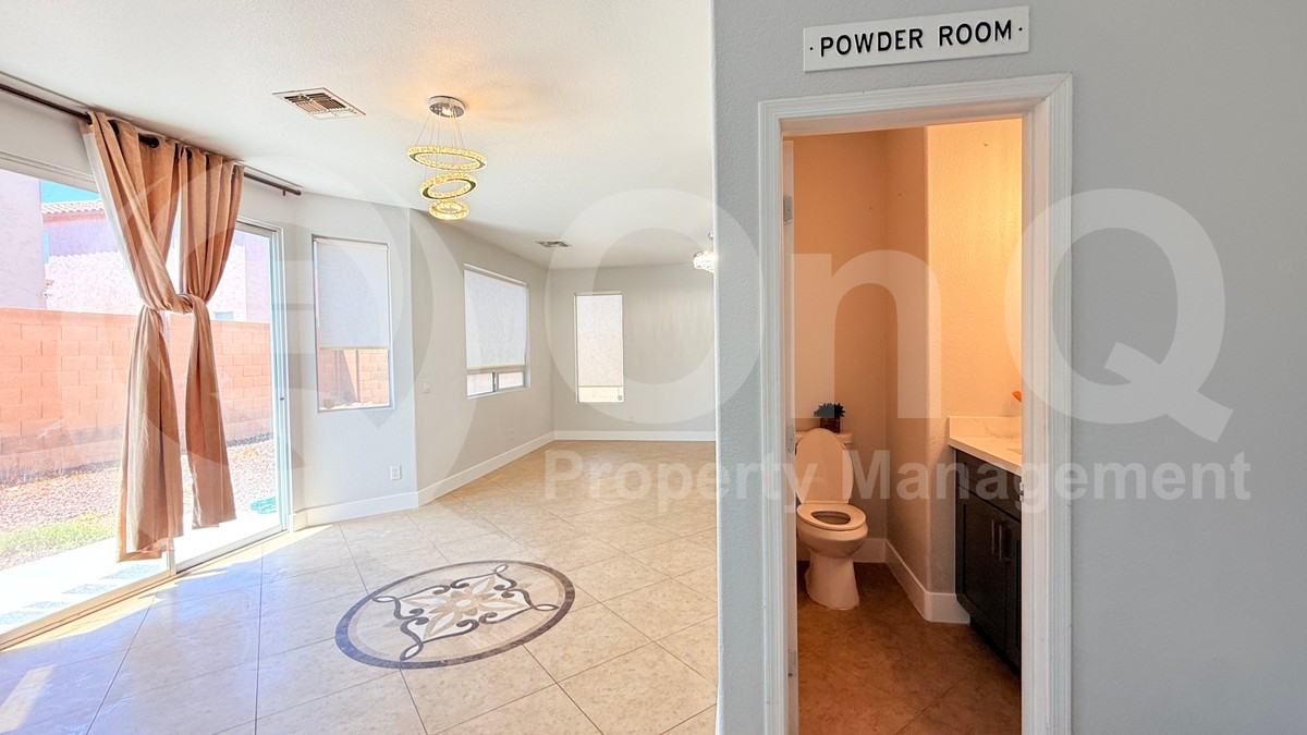1103 E Grove St - Photo 7 of 29