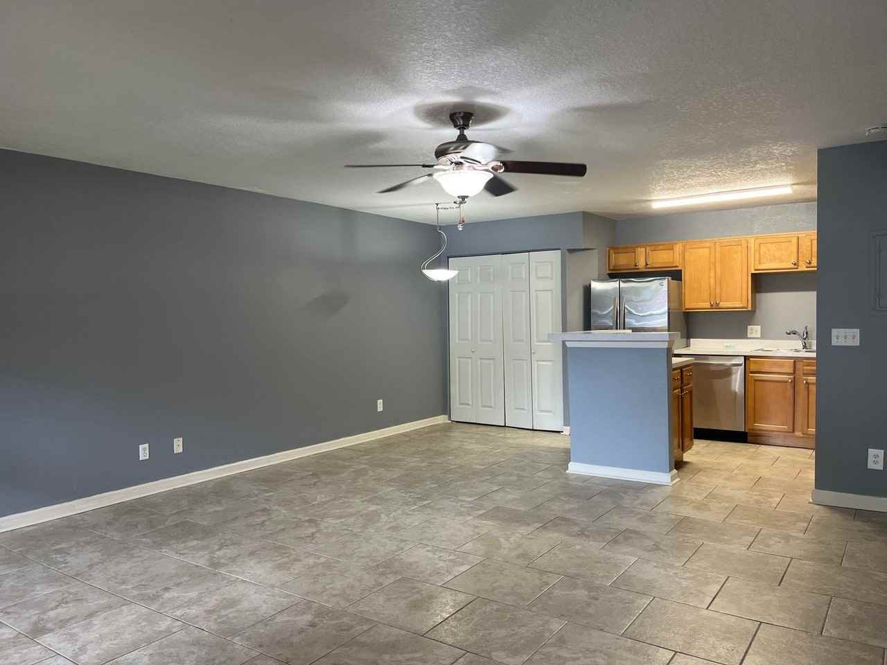 315 Lakepointe Dr #102 - Photo 5 of 17