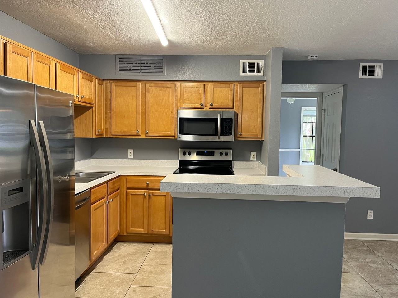 315 Lakepointe Dr #102 - Photo 6 of 17
