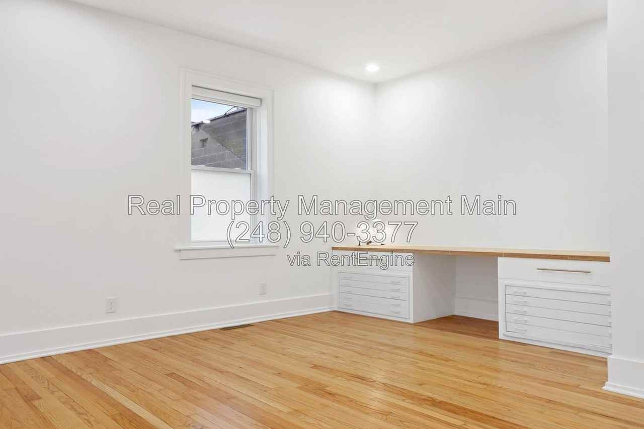 12303 Klinger St - Photo 5 of 33