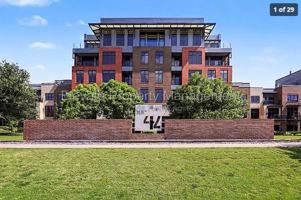 featured image of 321 Ne 4th St #32