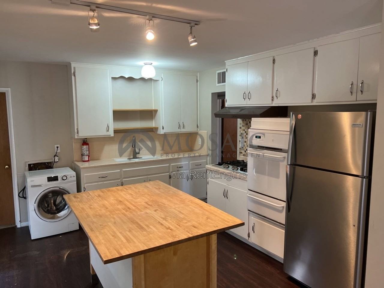 921 W 19th St - Photo 2 of 19