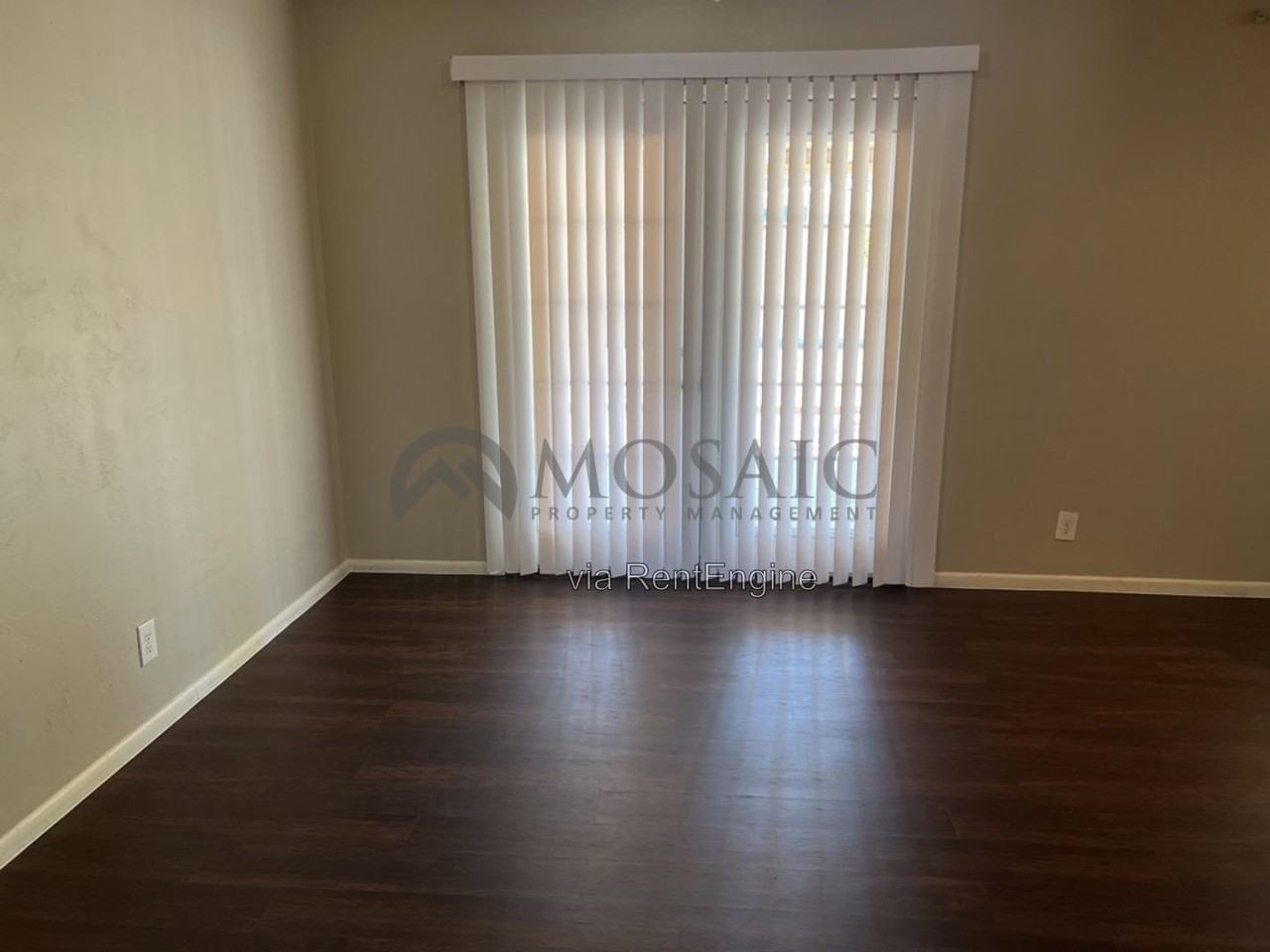 921 W 19th St - Photo 3 of 19