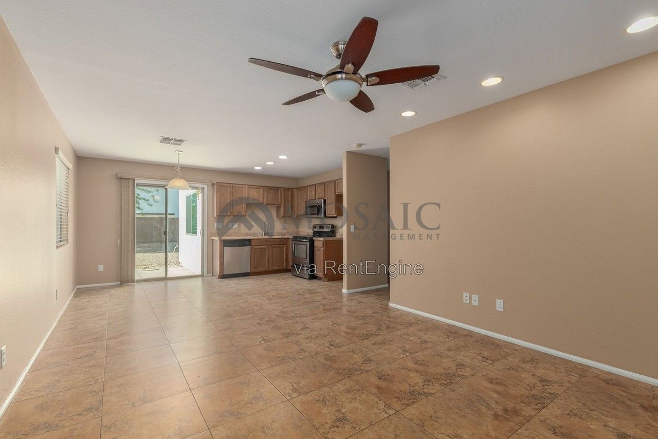 398 E Daniella Dr - Photo 2 of 20