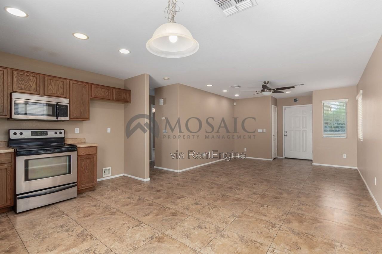 398 E Daniella Dr - Photo 5 of 20