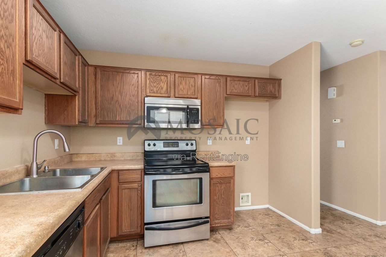 398 E Daniella Dr - Photo 6 of 20