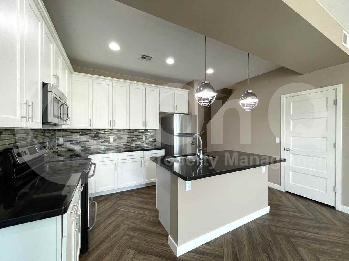 1264 E Curry Rd - Photo 5 of 31