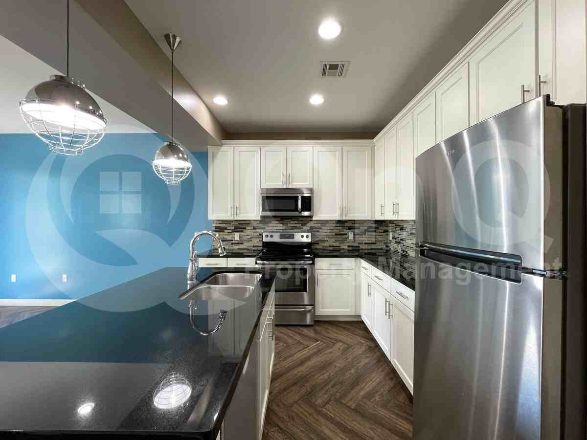1264 E Curry Rd - Photo 6 of 31