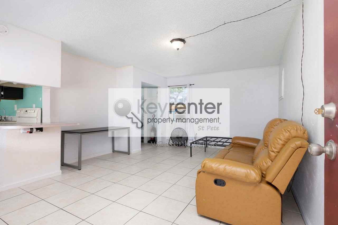 2421 1/2 Burlington Ave N - Photo 3 of 17