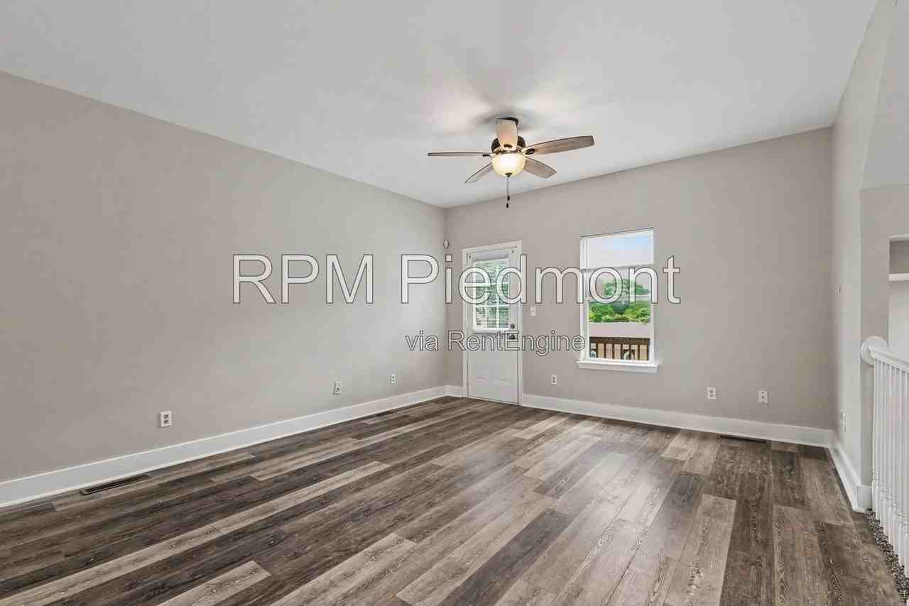 751 Prince Pl Nw - Photo 2 of 31