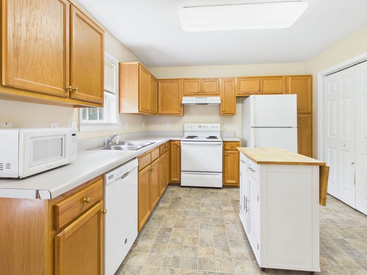 1905 Colgate Ave - Photo 4 of 26
