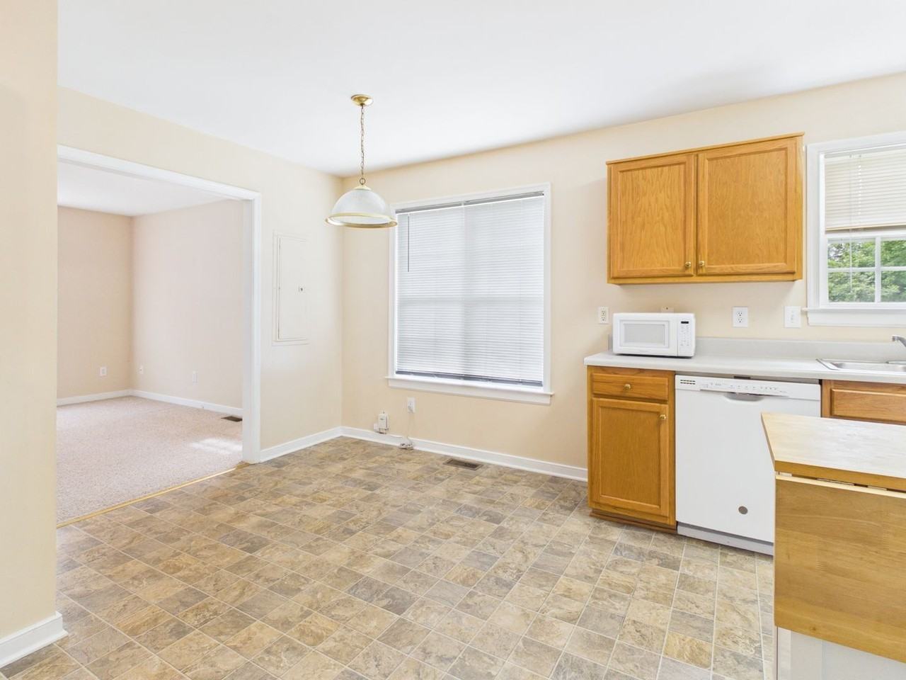 1905 Colgate Ave - Photo 5 of 26
