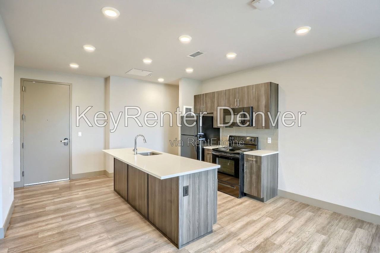 4923 King St #302 - Photo 3 of 12
