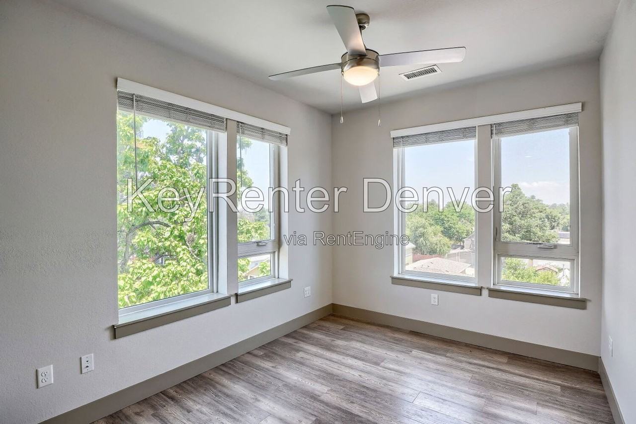4923 King St #302 - Photo 6 of 12