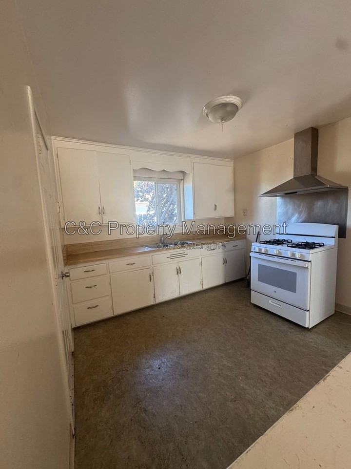 41039 Lincoln St - Photo 2 of 6