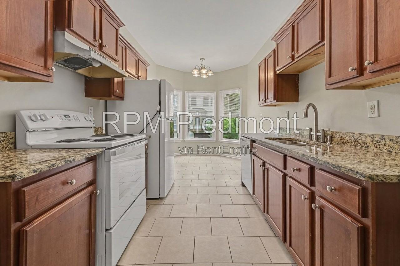 739 Prince Pl Nw - Photo 4 of 31
