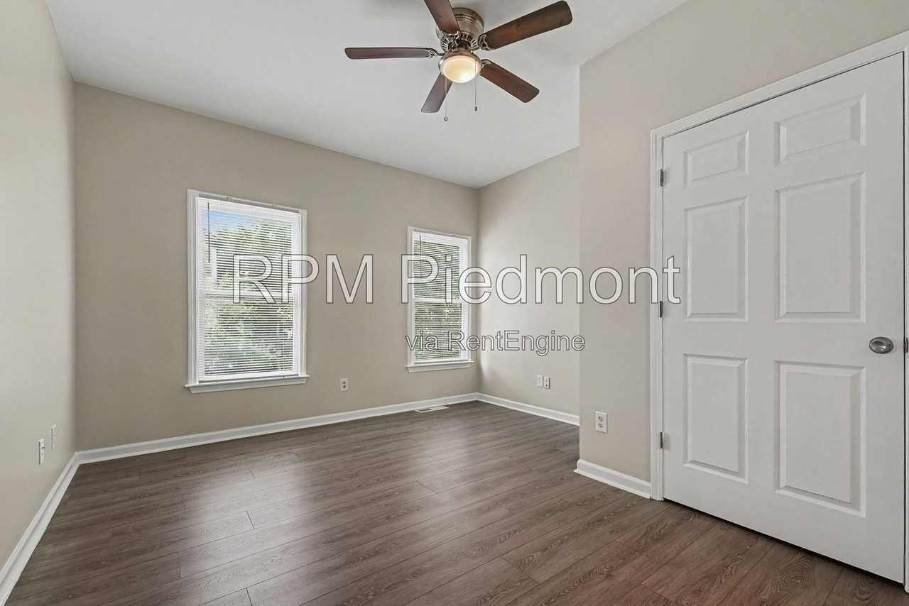 739 Prince Pl Nw - Photo 5 of 31