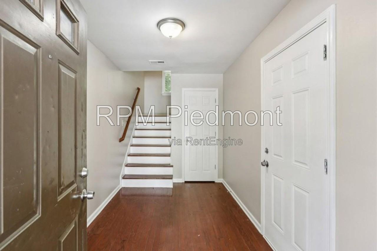 739 Prince Pl Nw - Photo 7 of 31