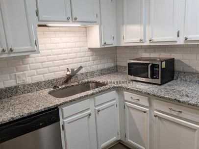 4101 Five Oaks Dr #26 - Photo 4 of 35