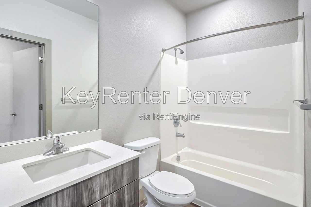 4923 King St #403 - Photo 5 of 12