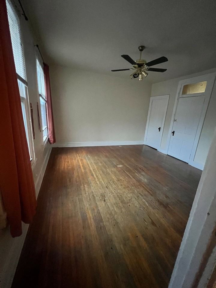 219 N Queen St #301 - Photo 2 of 4