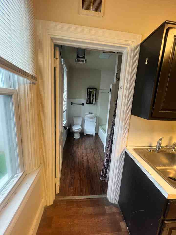 219 N Queen St #301 - Photo 4 of 4