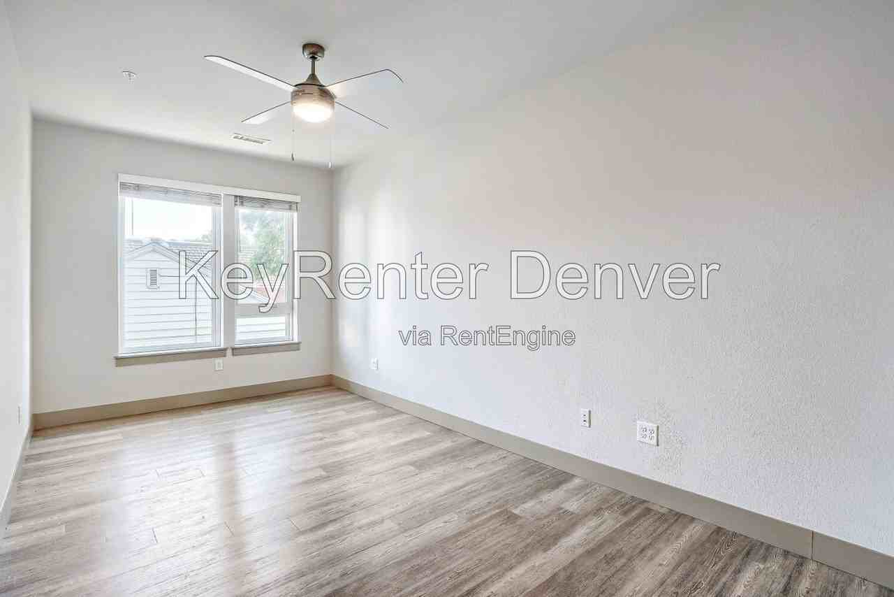 4923 King St #503 - Photo 4 of 12