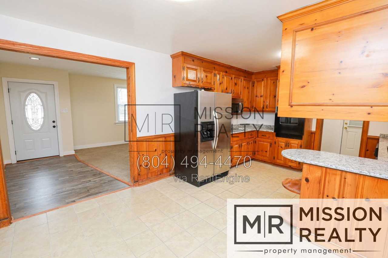 4823 Suecla Dr - Photo 4 of 17