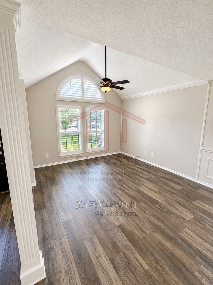 2117 Pinwood Cir - Photo 3 of 34
