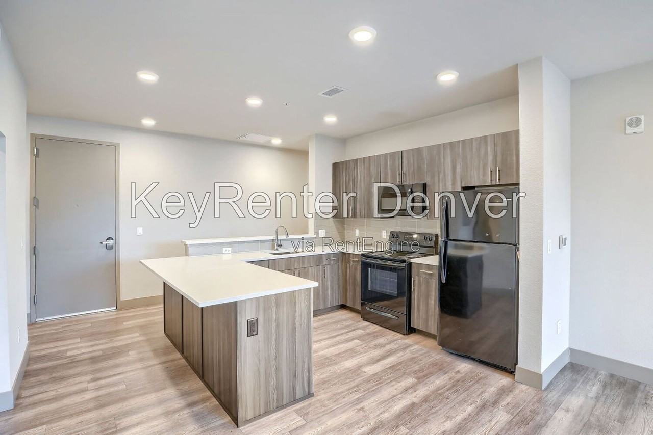 4923 King St #303 - Photo 2 of 12